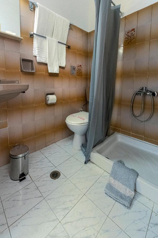 Roy Hotel Atene Esterno foto